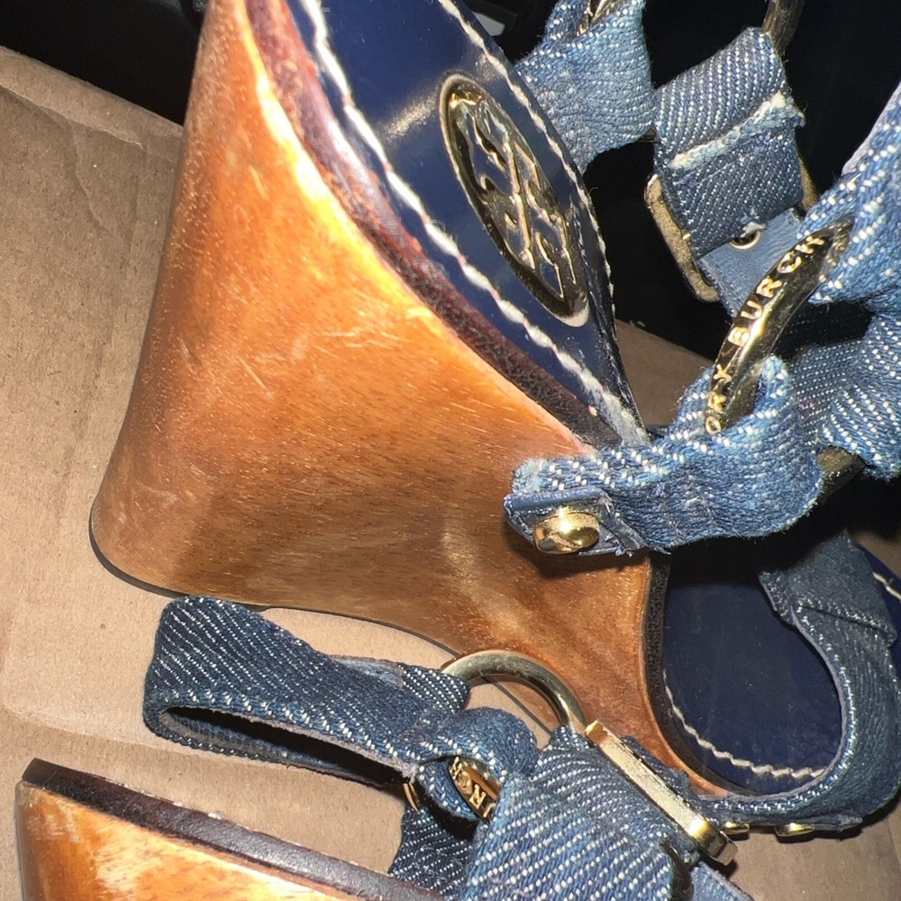 Tory Burch Navy Denim Wedges with Gold Buckle - Picture 4 of 7